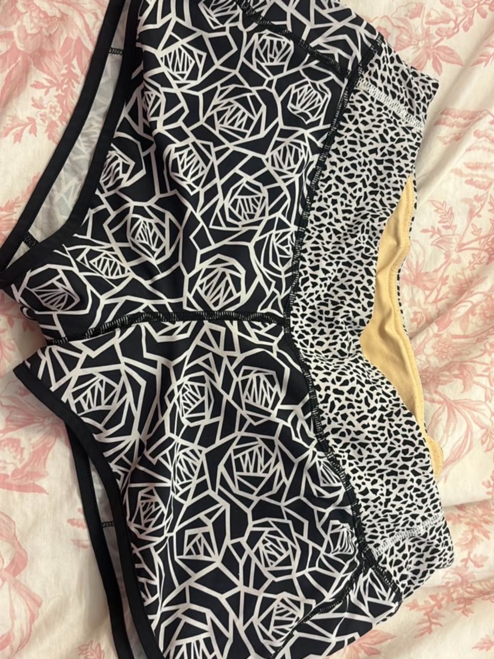 Lululemon RARE speed ups never worn